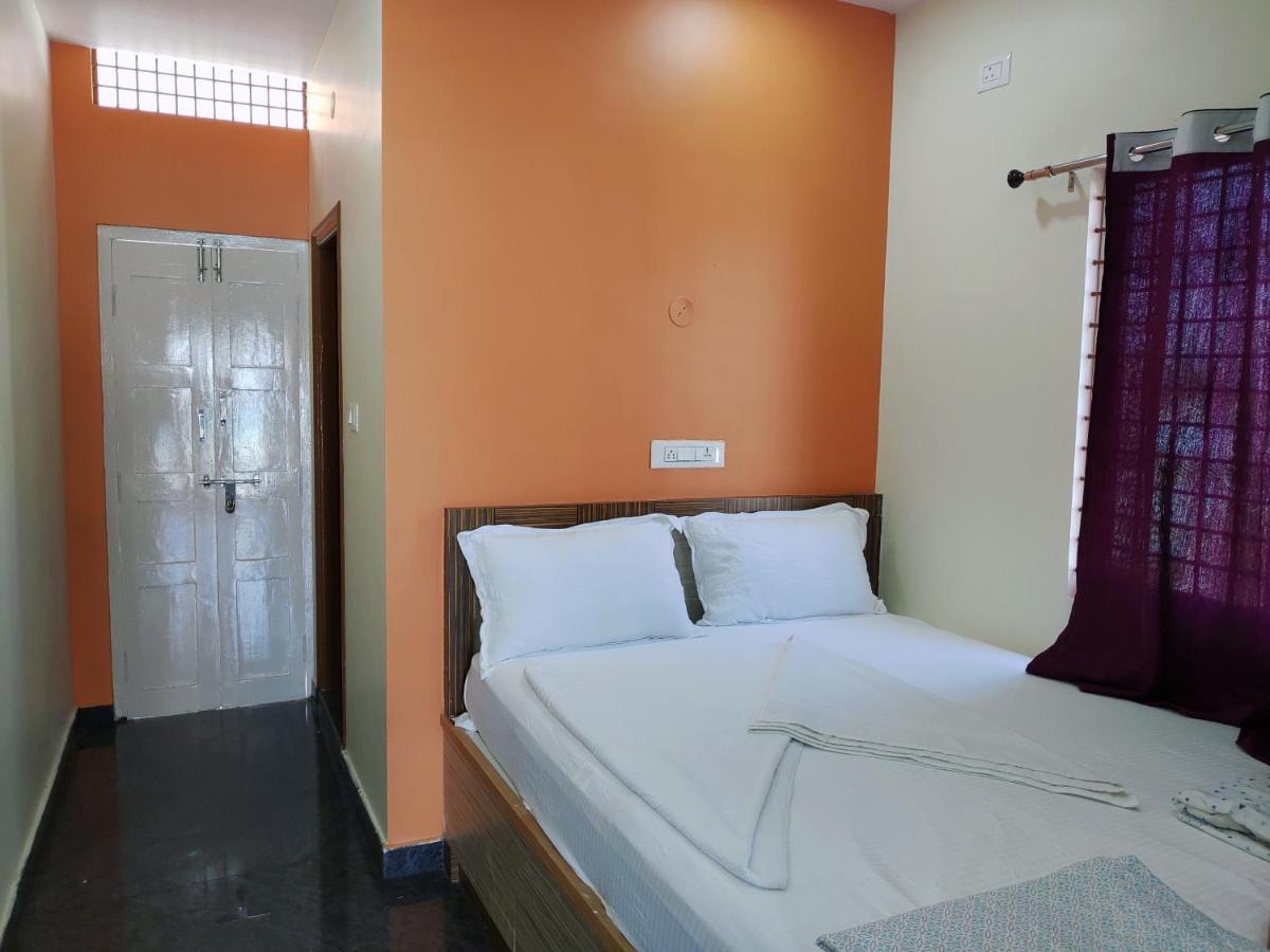 Vijayanagara Home Stay Hampi Ngoại thất bức ảnh